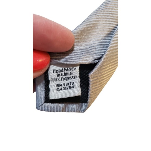 Geoffrey Beene Repp Gray 100% Silk Luxury Men Neck Tie Wedding Business Everyday - Picture 8 of 12
